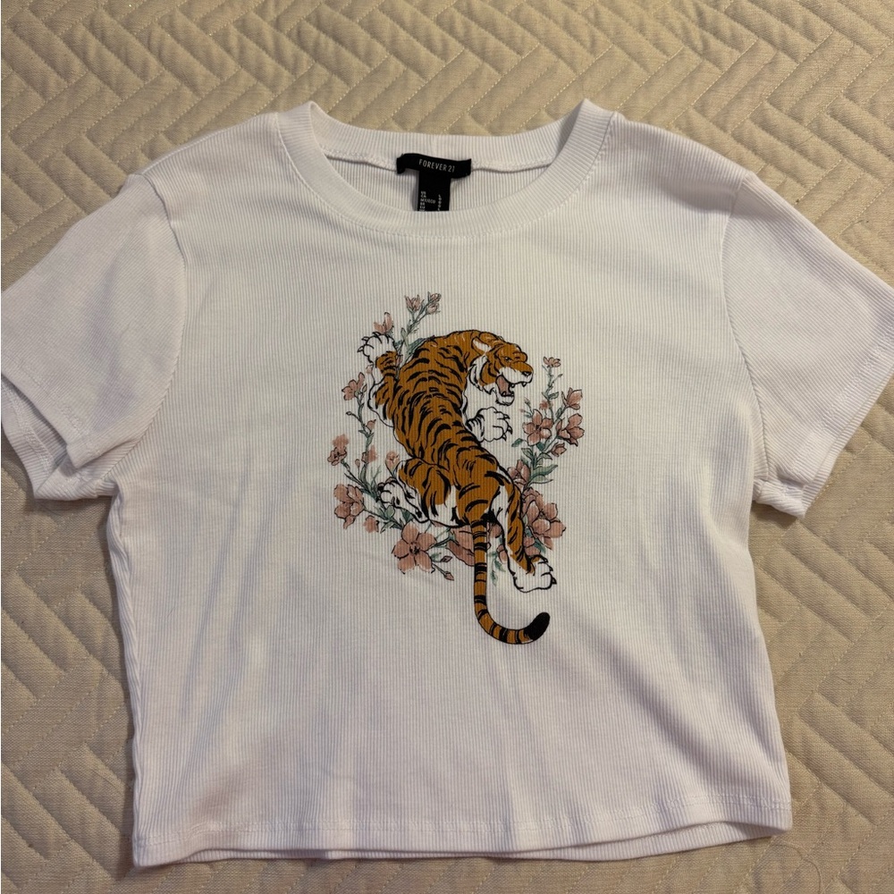 Forever 21 crop tshirt